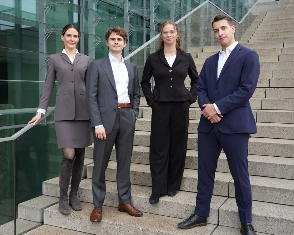 The VADRIS team on a staircase in front of a glass façade in Berlin